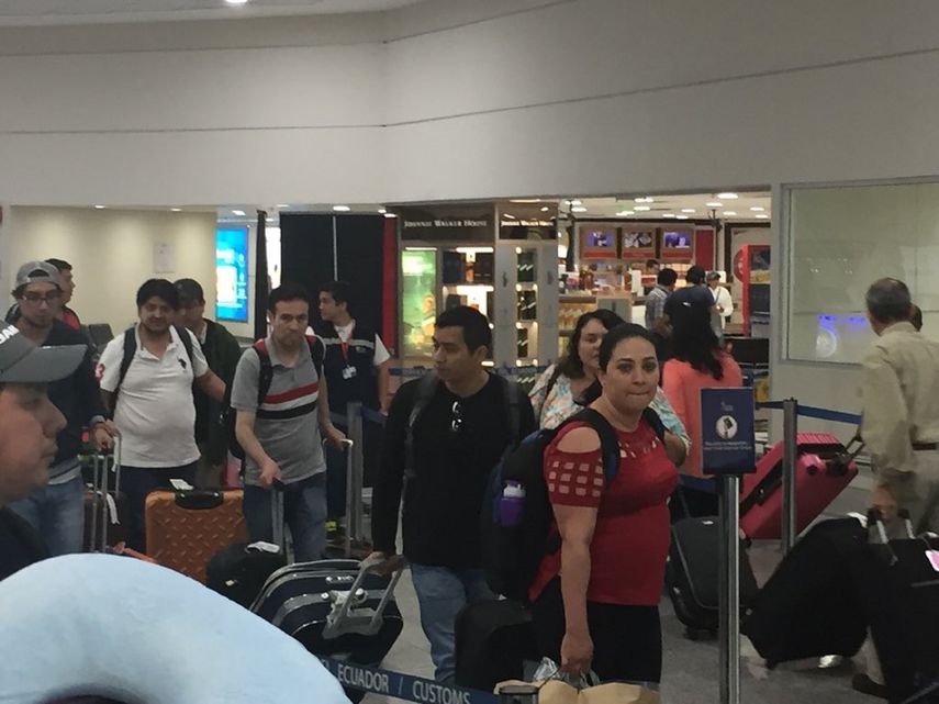 Esta&nbsp;madrugada llegaron los restantes ecuatorianos afectados y apuntó que una decena continuó su trayecto en autobús hacia Quito.