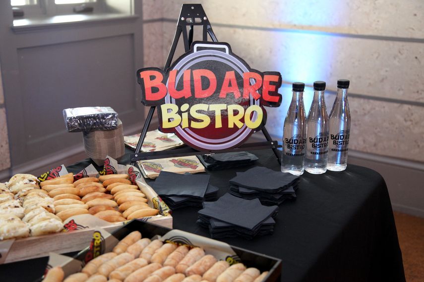 Los asistentes pudieron degustar platillos venezolanos de la mano de Budare Bistro.&nbsp;