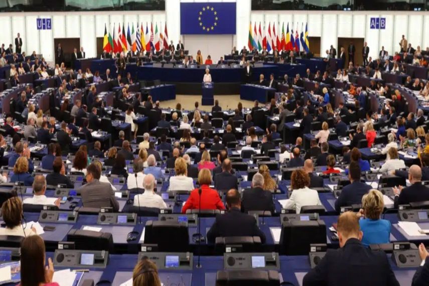 El Parlamento Europeo reconoció este jueves 19 de septiembre a Edmundo González como presidente legítimo de Venezuela con el voto en contra de los socialdemócratas, grupo del PSOE, y la no participación de los liberales después de que haya salido adelante la propuesta del Partido Popular Europeo, según la Comisión Europea.