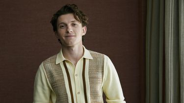 Tom Holland posa para un retrato para promocionar la miniserie de televisión The Crowded Room el jueves 1 de junio de 2023 en Nueva York.