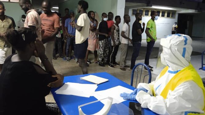 Los migrantes en el albergue adonde fueron trasladados.&nbsp;