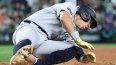 El venezolano Oswaldo Cabrera #95 de los Yanquis de Nueva York anotó una carrera contra los Marineros de Seattle durante la novena entrada, pero se lesionó en el T-Mobile Park el 12 de mayo de 2025 en Seattle, Washington.