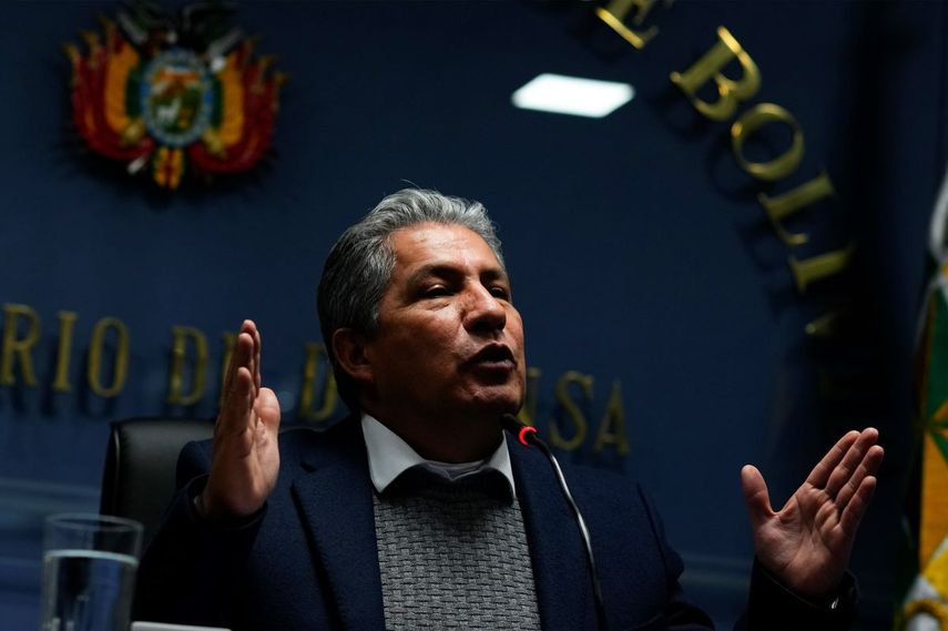 El ministro de Defensa de Bolivia, Edmundo Novillo Aguilar, da una conferencia de prensa en La Paz, Bolivia, el martes 25 de julio de 2023.