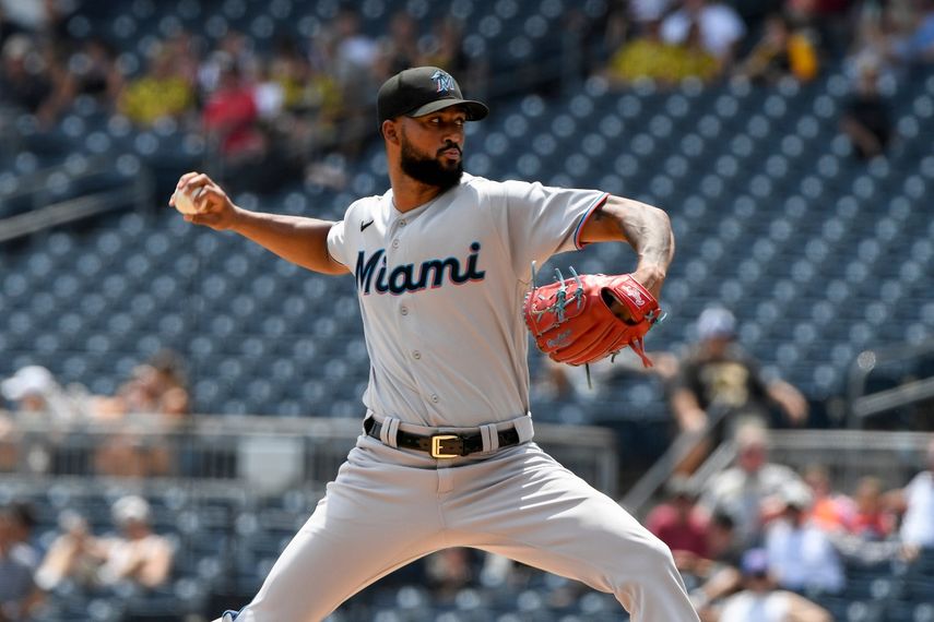 Sandy Alcantara ponchó a diez bateadores de los PIratas de Pittsburgh, aunque no tuvo una buena salida con los Marlins de Miami