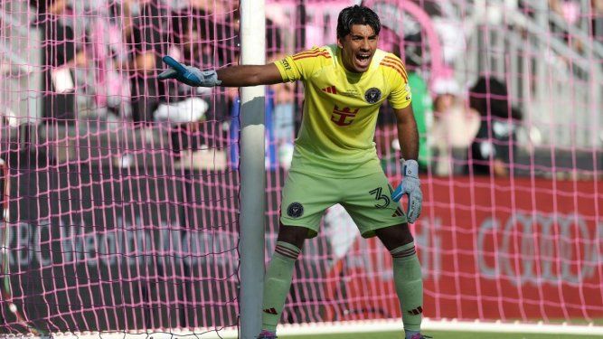 El portero Rocco Ríos Novo, del Inter Miami, da indicaciones durante un partido de la MLS, el 6 de diciembre de 2025.