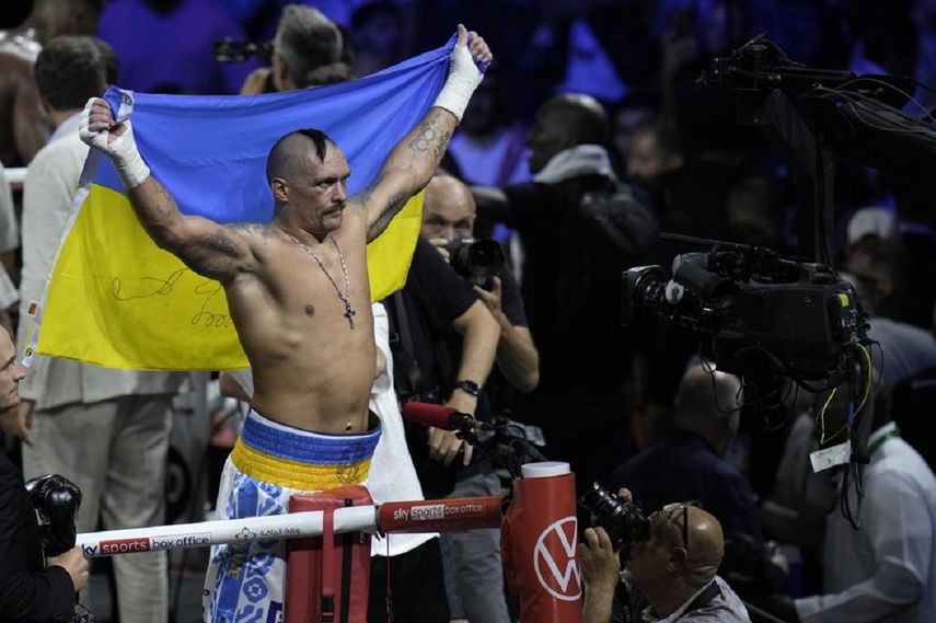 Zelenski y Klitschko felicitan a Usyk por su simbólica victoria
