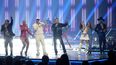 De izquierda a derecha: Guaynaa, Lele Pons, Ryan Castro, Carlos Vives, Emilia, Joy Huerta y Jesse Huerta durante su presentación en los Latin American Music Awards el jueves 20 de abril de 2023 en la arena MGM Grand Garden en Las Vegas. El espectáculo fue uno de los momentos más emblemáticos de la noche.