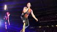 Chris Martin, de Coldplay, durante un concierto de su gira mundial Music of the Spheres el jueves 12 de mayo de 2022 en el State Farm Stadium en Glendale, Arizona.