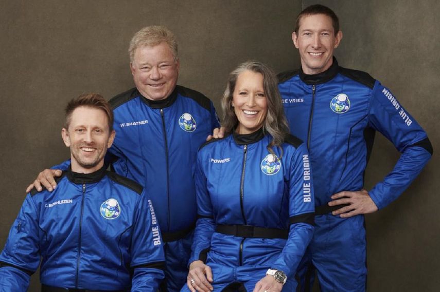 Pasajero en misión espacial de Blue Origin muere en accidente aéreo. En la foto desde la izquierda, Chris Boshuizen, William Shatner, Audrey Powers y Glen de Vries.&nbsp;