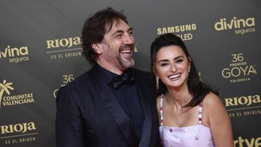 Javier Bardem y Penélope Cruz llegan a la 36a entrega anual de los Premios Goya, el 12 de febrero de 2022 en Valencia, España. La pareja compite este domingo en los Premios Platino del Cine Iberoamericano, él a mejor actor por su trabajo en El buen patrón, y ella a mejor actriz por Madres paralelas.
