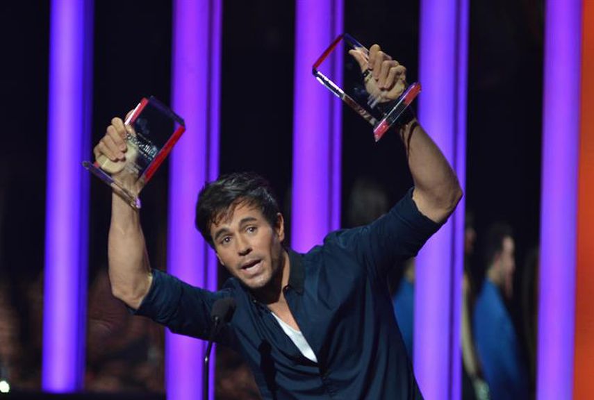 El hijo menor de Julio Iglesias e Isabel Presley nació en Madrid el 8 de mayo de 1975. Sus famosos padres se divorciaron tres años después, y el pequeño Enrique se crió en Miami con su niñera, Elvira Olivares. (EFE)