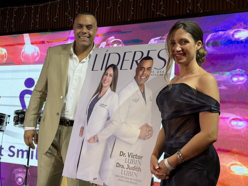 Los doctores fueron la portada de la revista Líderes, vinculando el recorrido de Sunset Smile Creations con otras historias emergentes dentro de la comunidad.