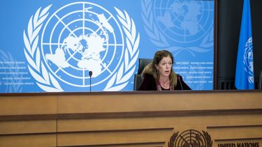 Stephanie Williams, representante especial interina del secretario general y jefa de la misión de apoyo de la ONU en Libia, habla sobre una sesión de la Comisión Militar Conjunta Libia, en una conferencia de prensa en la sede europea de la ONU, en Ginebra, Suiza, el 21 de octubre de 2020.&nbsp;