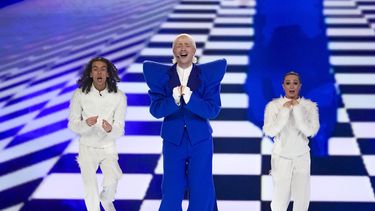 Joost Klein de Holanda interpreta la canción Europapa durante la segunda semifinal del Festival de la Canción de Eurovisión en Malmo, Suecia, el jueves 9 de mayo de 2024.