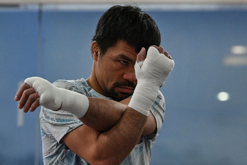 En esta foto de archivo tomada el 22 de junio de 2021, la leyenda del boxeo filipino y el senador Manny Pacquiao entrena en su gimnasio en la ciudad de General Santos en la isla sureña de Mindanao para su próximo combate