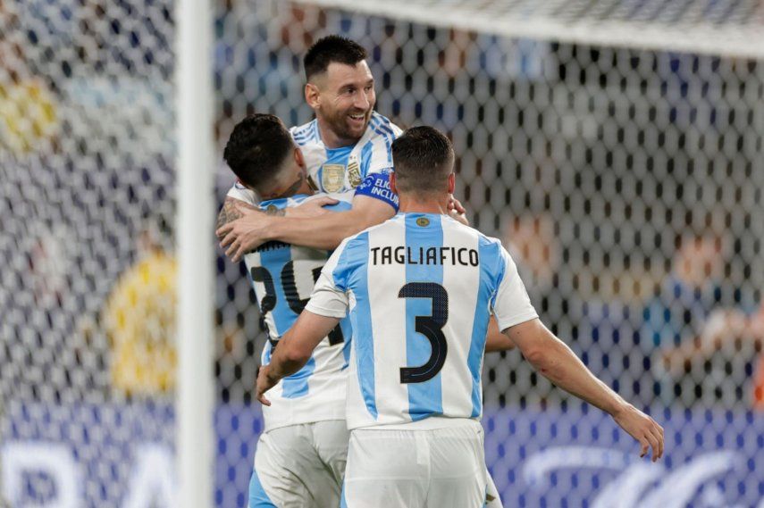 Lionel Messi celebra tras marcar el segundo gol de Argentina en la victoria 2-0 ante Canadá en la semifinal de la Copa América, el martes 9 de julio de 2024, en East Rutherford, Nueva Jersey.&nbsp;
