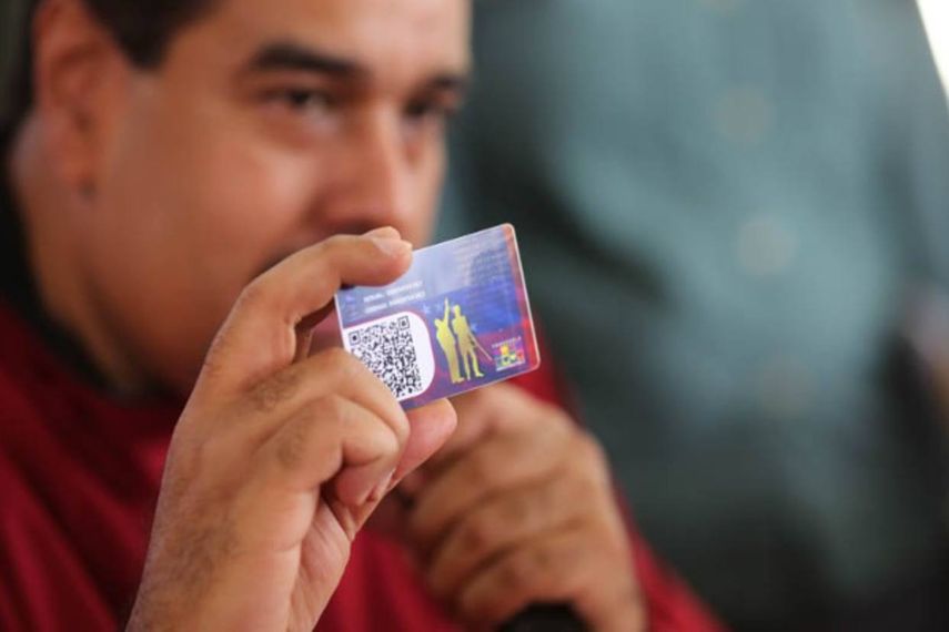 El llamado carnet de la patria es un instrumento del régimen venezolano para dar ayudas sociales.