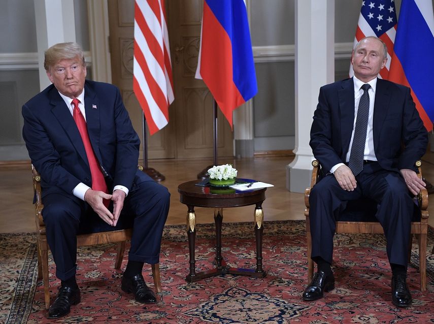 Los presidentes de EEUU, Donald&nbsp;Trump&nbsp; y de Rusia, Vladímir&nbsp;Putin, durante su primera&nbsp;cumbre&nbsp;formal celebrada en el Palacio Presidencial de Helsinki en Finlandia.