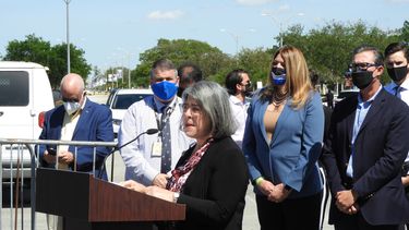 Daniella Levine Cava, alcaldesa de Miami-Dade, durante la rueda de prensa.&nbsp;