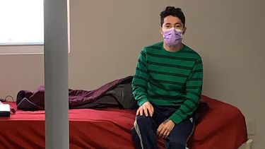 El colombiano Adinael Arias Jiménez, ya en su casa en Long Island, Nueva York, en donde se recupera del coronavirus.