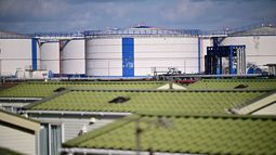 Imagen de tanque de reserva de petróleo en Gran Bretaña. Imagen de tanque de reserva de petróleo en Gran Bretaña.