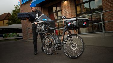 Las bicicletas el&eacute;ctricas pueden recorrer de 25 a 40 millas dependiendo del usuario, antes de necesitar una recarga.