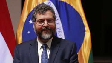 El canciller de Brasil, Ernesto Araújo, posa para una foto el lunes 3 de febrero de 2020.&nbsp;