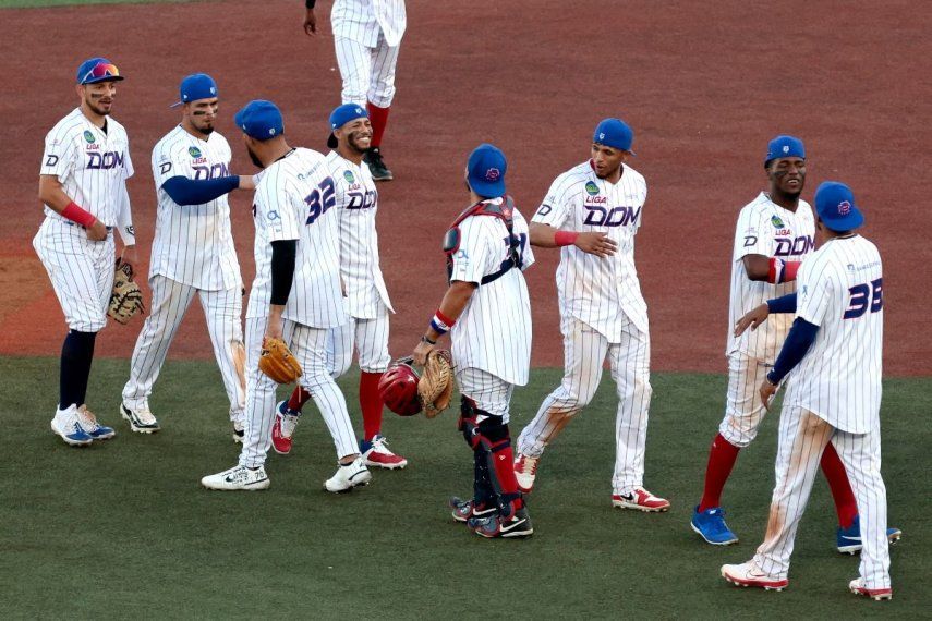 Jugadores de la República Dominicana celebran luego de imponerse en un juego de la Serie del Caribe, el 4 de febrero de 2026.