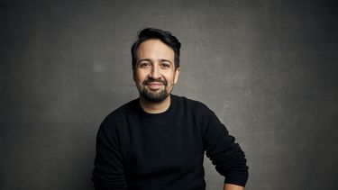 Lin-Manuel Miranda posa para una foto durante una actividad del Festival de Cine Sundance en Park City, Utah, el 25 de enero del 2020.