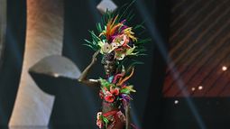 La jamaicana Gabrielle Henry desfila en el escenario durante la presentación de trajes nacionales de Miss Universo 2025 en Nonthaburi, el 19 de noviembre de 2025.&nbsp;