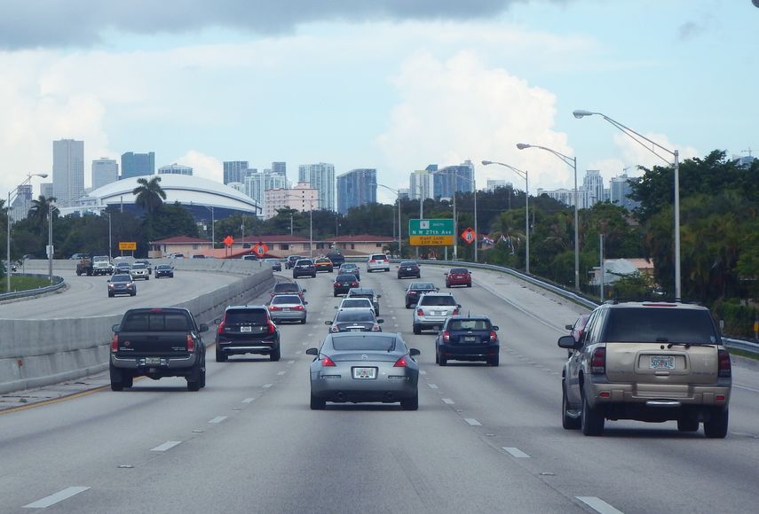 La Dolphin Expressway ha sido una de las vías más intervenidas por MDX. Su extensión hacia el oeste quedó en suspenso, a pesar de que fue aprobada por la Comisión del Condado Miami-Dade.