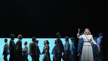 La soprano estadounidense Renee Lynn Fleming actúa durante un ensayo de Las Horas en el Metropolitan Opera de la ciudad de Nueva York el 18 de noviembre de 2022.