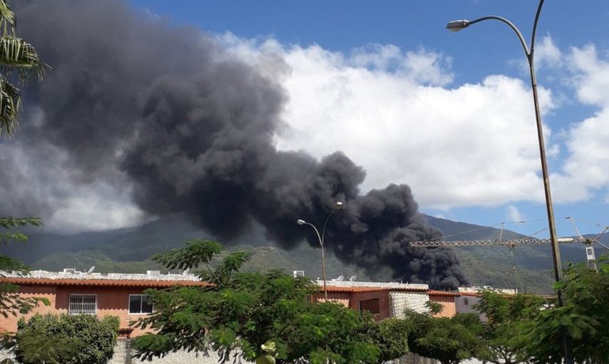 El incendio se produjo cuando accidentalmente se cayó una válvula que estaba siendo sustituida en una tubería de una instalación de&nbsp;PDVSA&nbsp;en Guatire, a unos 40 kilómetros de Caracas