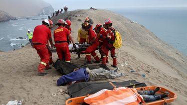 La cifra de fallecidos en el accidente que sufrió el martes un autobús de pasajeros al norte de Lima se elevó&nbsp; a 53