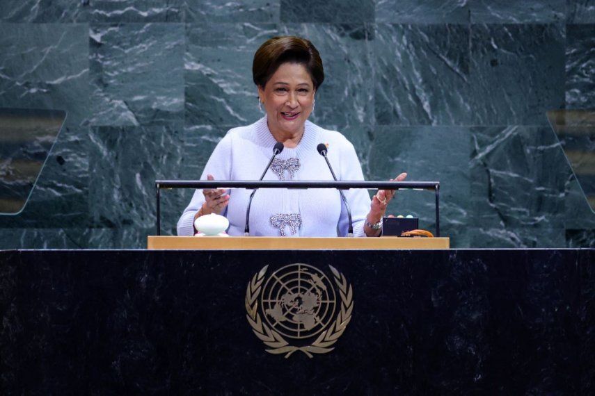 La primera ministra de Trinidad y Tobago, Kamla Persad-Bissessar, habla durante el Debate General de la Asamblea General de las Naciones Unidas en la sede de la ONU en la ciudad de Nueva York el 26 de septiembre de 2025.