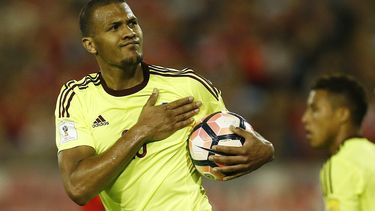 El gladiador, que dejó atrás la marca de Juan Arango, ha convertido 10 tantos en torneos oficiales y otros 14 en amistosos.