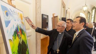 El protagonista de esta iniciativa fue&nbsp;Hsieh Sheng-Min, artista, profesor universitario y católico devoto, cuya trayectoria ha estado marcada por la fusión entre la tradición cultural taiwanesa y la iconografía cristiana