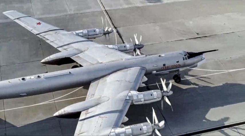 Bombardero ruso alza vuelo en una base como parte de los ejercicios nucleares de Rusia