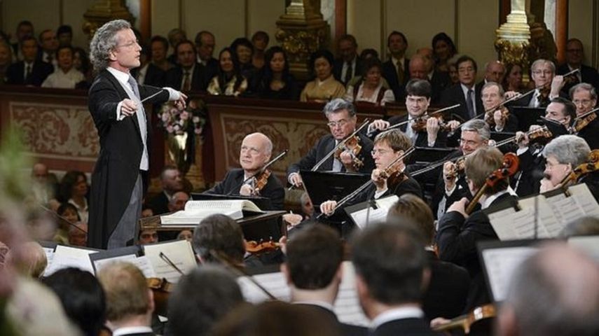 La Filarmónica de Viena enviará el viernes próximo, bajo la batuta del letón Mariss Jansons, energía positiva para el año 2016 en su tradicional Concierto de Año Nuevo (EF