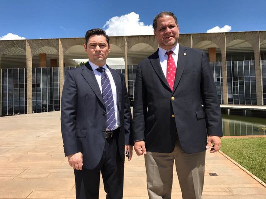Florido, quien estuvo acompañado por Carlos Vecchio, apuntó que la presión internacional será vital para que Venezuela recupere la democracia&nbsp;