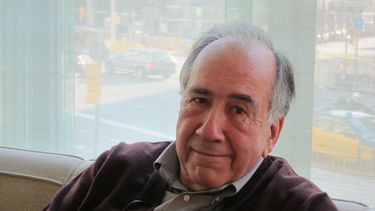 El autor dijo sentirse alegre por este reconocimiento.