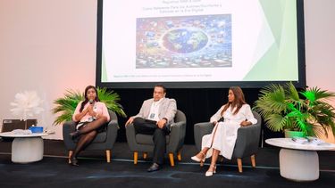 José Rubén Gonell Cosme, Greivis Asencio y Fanny Suero participan en uno de los foros del encuentro literario Global Minds.&nbsp;