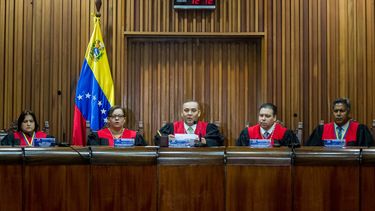 La exfuncionaria afirmó que 67 aspirantes fueron reprobados por no cumplir con los requisitos, unos por no contar con los estudios y otros por estar incursos en sanciones penales.