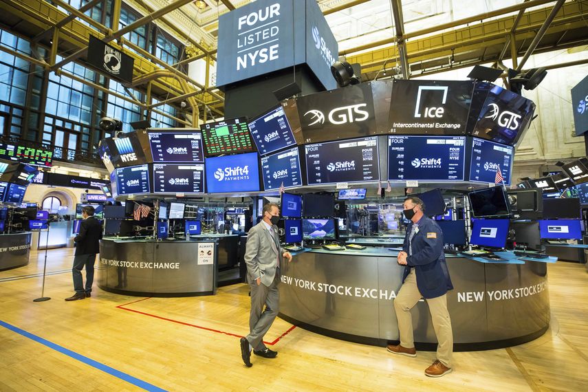 El &iacute;ndice Nasdaq subi&oacute; este lunes en Wall Street un 1,13 % o 110,66 puntos y se situ&oacute; en 9.924,75.