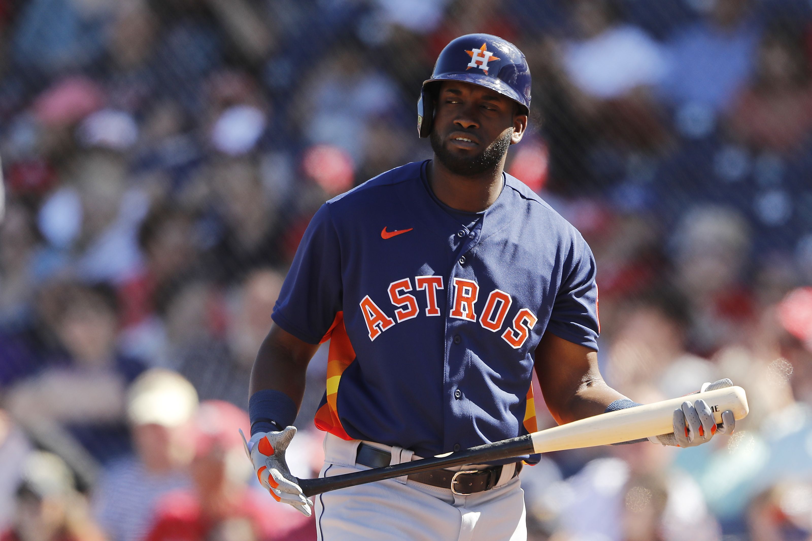 Yordan Alvarez la manda a la luna y los Astros toman ventaja Yordan Alvarez la manda a la luna y los Astros toman ventaja
