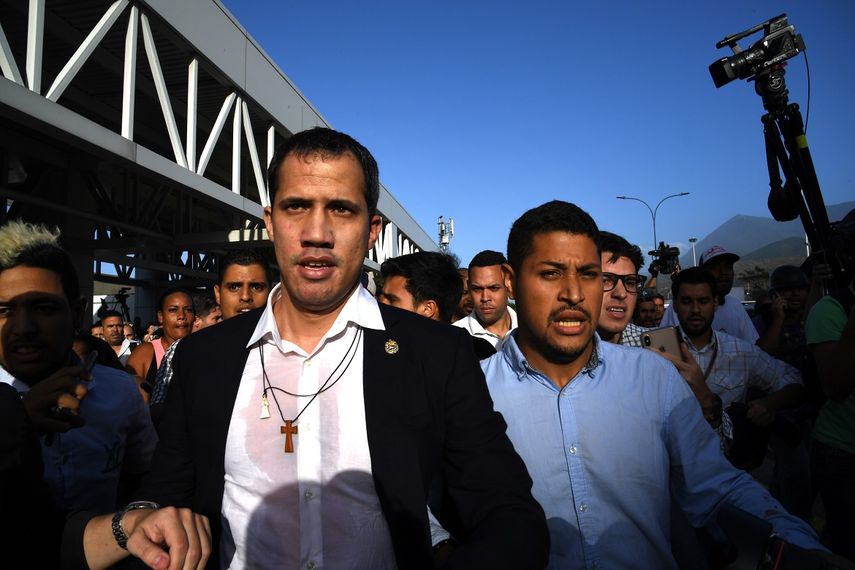 El presidente interino de Venezuela Juan Guaido llega al Aeropuerto Internacional Sim&oacute;n Bol&iacute;var en Maiquetia, estado de Vargas, Venezuela, el 11 de febrero de 2020.&nbsp;