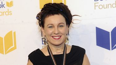 En esta foto del 14 de noviembre de 2018, la autora polaca Olga Tokarczuk en la ceremonia de premaci&oacute;n y cena ben&eacute;fica del Premio Nacional del Literatura en Nueva York.&nbsp;