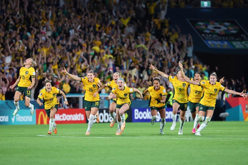 Las jugadoras australianas celebran la victoria ante Francia en los cuartos de final de la Copa Mundial femenina el sábado 12 de agosto del 2023 en Australia.&nbsp;