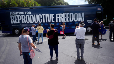 Bus de la campaña de Kamala Harris en Florida.