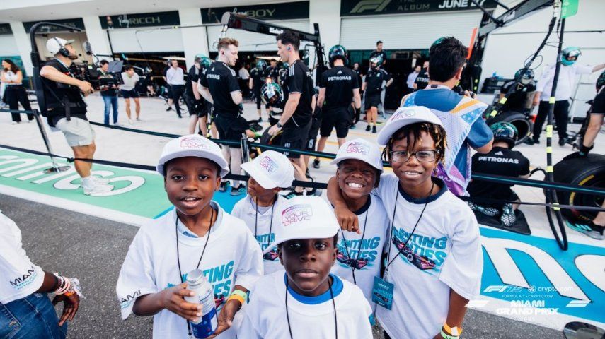 Los estudiantes de las escuelas de Miami Gardens y alrededores disfrutaron de una experiencia única en el campus del Hard Rock Stadium.